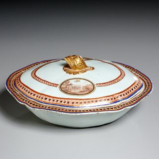 Chinese Export porcelain covered vegetable dish