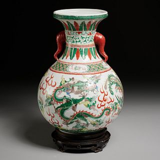 Chinese Wucai Yuhuchunping dragon vase