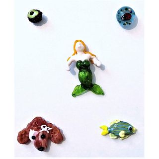 A Small Card Of Glass Lampwork And Paperweight Buttons