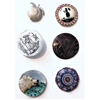 A  Small Card Of Artist Studio Buttons
