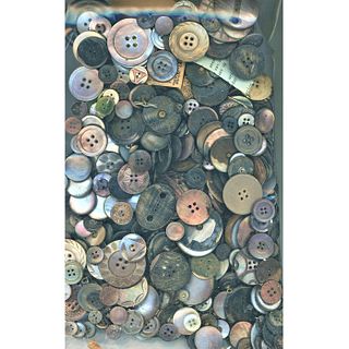 A Large Heavy Bag Lot Of Assorted Pearl Buttons