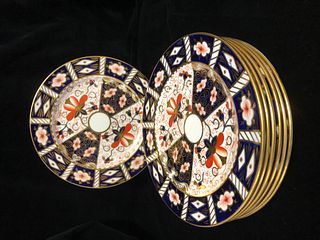 Set of 12 Royal Crown Derby Imari Dinner Plates