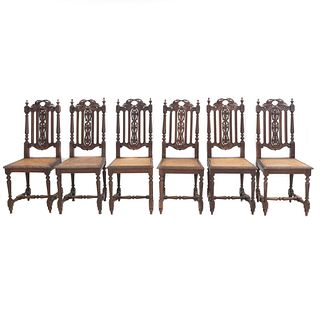 Lote de 6 sillas. Francia. Siglo XX. En talla de madera de roble. Con respaldos semiabiertos y asientos bejuco.