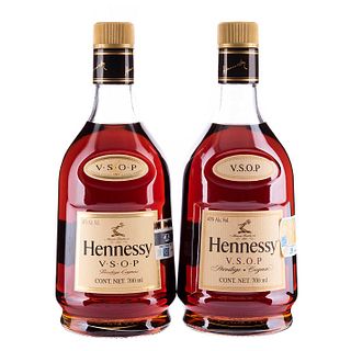 Hennessy. V.S.O.P. Cognac. France. Piezas: 2. En presentaciónes de 700 ml.