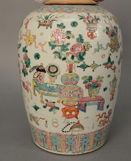 Chinese Famille Rose Porcelain Jar painted articles and antiques. 
Vase height 11 1/4 inches