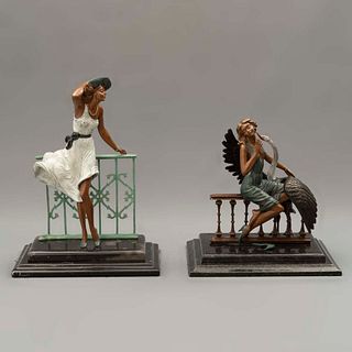 Lote de 2 esculturas. Firmadas Alberto. Mujer con sombrero y Leda y el cisne. Fundición en bronce, 46/150 y 38/150. Con bases.
