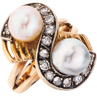 CULTURED PEARLS AND DIAMONDS RING. 14K YELLOW AND WHITE GOLD