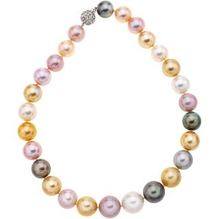 CULTURED PEARLS CHOKER WITH 18K WHITE GOLD DIAMONDS CLASP