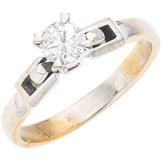 SOLITAIRE DIAMOND RING. 12K WHITE GOLD