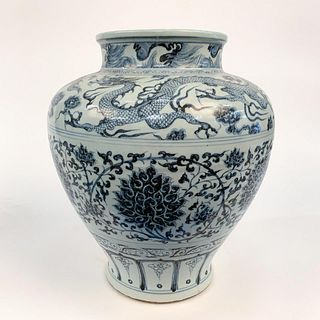 CHINESE MING STYLE BLUE AND WHITE JAR