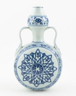 CHINESE BLUE AND WHITE PORCELAIN MOONFLASK
