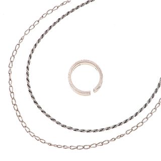 Anillo y dos collares en plata .925 Emporio Armani. Diseño torzal y rectangular. Talla: 9. Peso: 28.1 g.