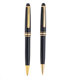 Bolígrafo y lapicero MontBlanc. Cuerpo en resina color negro. Clip acero dorado.