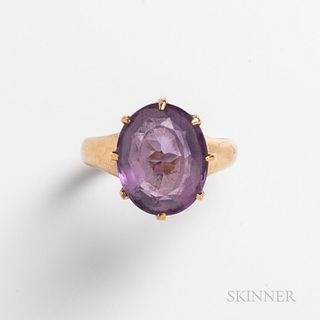 14kt Gold and Oval Amethyst Ring