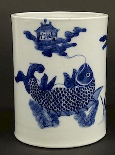 Chinese Qing Dynasty Export Brush Pot. Blue and White Fish Motif.