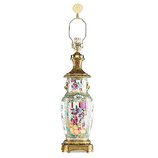 CHINESE FAMILLE ROSE PORCELAIN LAMP