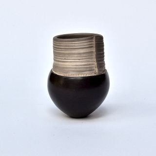 Tiny Pinch Pot with Thin Lines