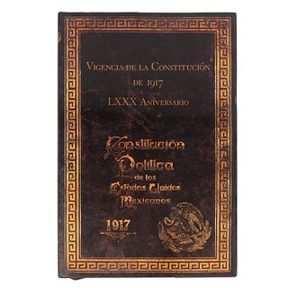 Vigencia de la Constitución de 1917 pasta dura 319 páginas profusamente ilustrado en blanco y negro. Ulises Schmill Ordoñez 34x24 cm