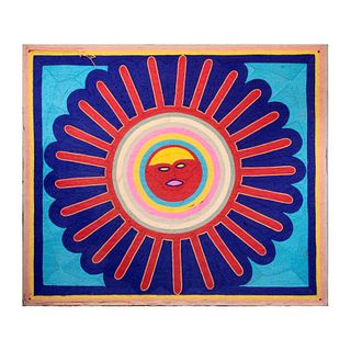 Panel Wixárika. México. Siglo XX. Elaboradas con estambre multicolor y cera de Campeche sobre madera. Decorado con sol. 94 x 110 cm