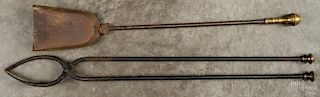 Federal style iron and brass fire shovel, 27 1/2'' l., together with a pair of tongs, 32'' l.