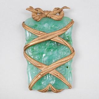 Gilt-Metal-Mounted Carved Jade Pendant 