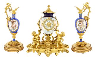 REGENCE-REVIVAL PORCELAIN AND GILT-BRONZE MANTEL CLOCK ON STAND WITH A PAIR OF NEOCLASSICAL REVIVAL ORMOLU MOUNTED EWERS, MID-19TH CENTURY