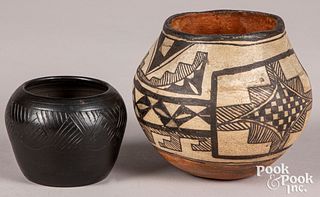 Early Acoma Indian polychrome pottery jar