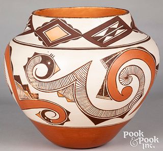 Paquin Lauguna Indian pottery olla