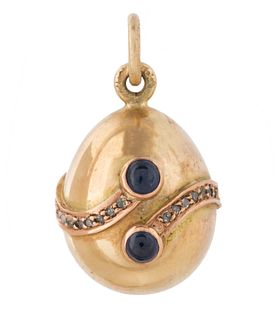 A RUSSIAN YELLOW AND ROSE GOLD, SAPPHIRE AND DIAMOND EGG PENDANT, WORKMASTER AUGUST HOLLMING, ST. PETERSBURG, 1908-1917