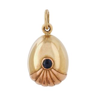 A RUSSIAN YELLOW AND ROSE GOLD AND SAPPHIRE EGG PENDANT, ST. PETERSBURG, 1908-1917