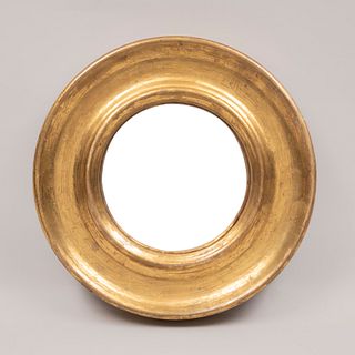 Espejo. Siglo XX. Diseño circular. Elaborado en madera dorada. Con luna circular convexa. 30 cm diámetro.