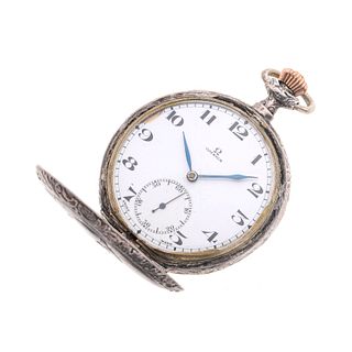 Reloj de bolsillo Omega Grand Prix en plata .900. Movimiento manual. Caja circular en plata .900 de 53 mm con relieve de dama y...