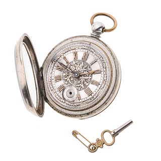 Reloj de bolsillo sin marca en en acero. Movimiento manual. Caja circular en acero de 53 mm. Carátula color gris con índices d...