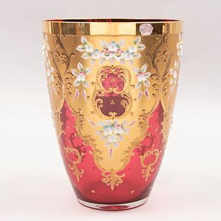 Florero. Italia. Siglo XX. En cristal de Murano. Decorado con motivos florales, vegetales, orgánicos y esmalte dorado.