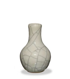 Chinese Ge Glazed Miniature Vase, 19th Century
