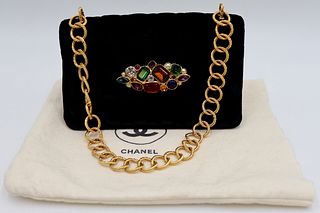 COUTURE. Vintage Chanel Hand Bag.