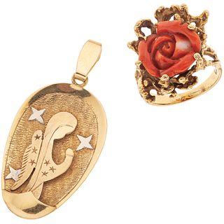 PENDANT AND RING WITH CORAL. 18K YELLOW GOLD