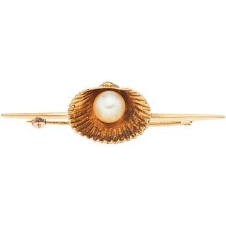 CULTURED PEARL BROOCH. 14K YELLOW GOLD