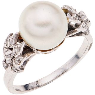 CULTURED PEARL AND DIAMONDS RING. 14K WHITE GOLD AND PALLADIUM SILVER