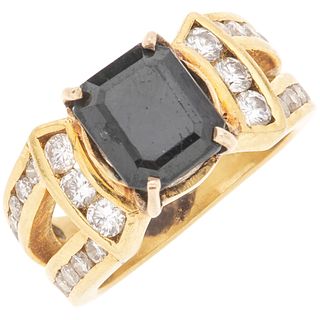 ONYX AND DIAMONDS RING. 18K AND 10K YELLOW GOLD 