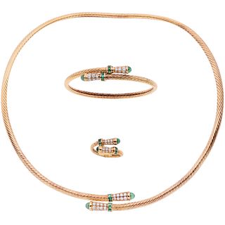 CHOKER, BRACELET AND RING SET WITH EMERALDS AND DIAMONDS. 18K YELLOW GOLD