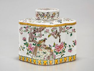 Chinese Enameled Porcelain Quatrefoil Covered Vase