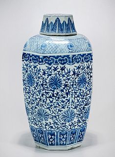 Chinese Blue and White Porcelain Octagonal Covered Vase