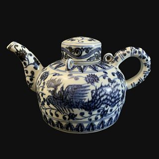 Qing Dynasty Blue and White Twine and Phoenix Pattern Pot
