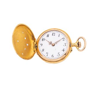 Reloj de bolsillo sin marca. Movimiento manual. Caja circular de 23 mm en oro amarillo de 18k. Carátula de porcelana.