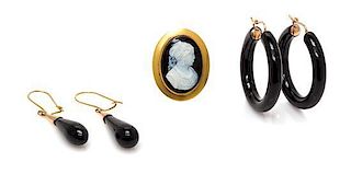 A Collection of Yellow Gold and Onyx Jewelry, 12.90 dwts.