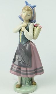 LLADRO GIRL CARRYING FLOWERS 10"