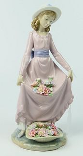 LLADRO GIRL WITH FLOWERS ON SKIRT 10"