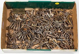ASSORTED ANTIQUE KEYS, UNCOUNTED LOT