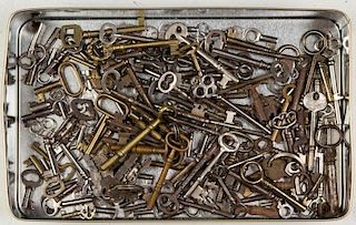 ASSORTED VINTAGE KEYS, UNCOUNTED LOT